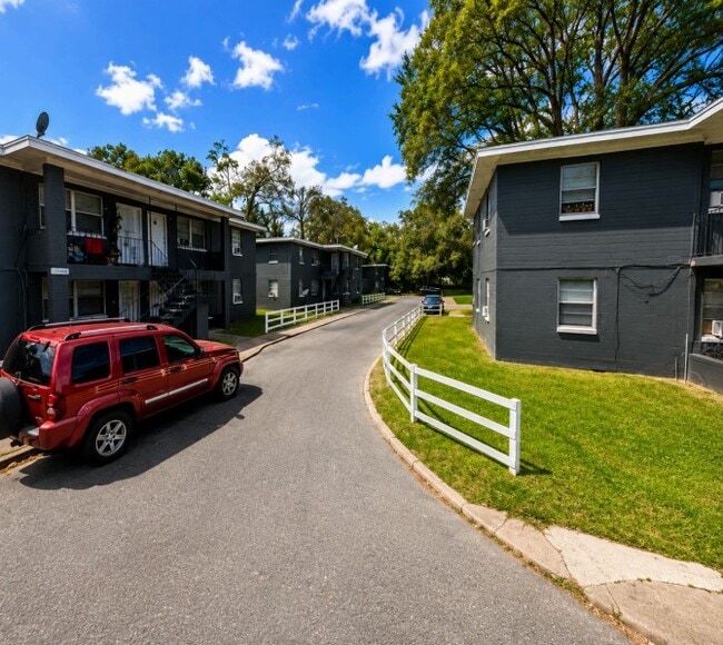 Building Photo - Palafox Gardens-RENT SPECIALS