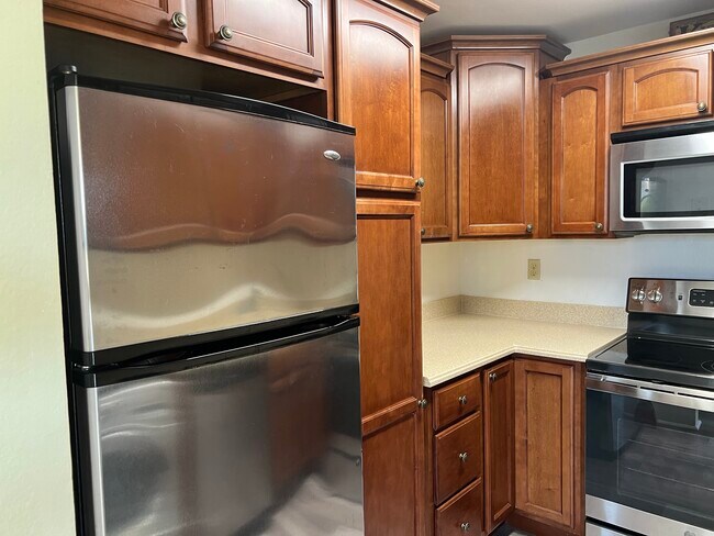 updated kitchen - 13120 SW 92nd Ave