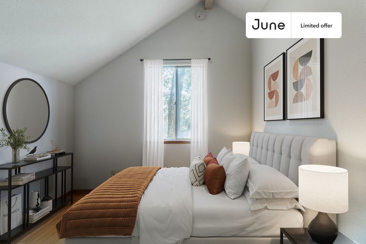 Primary Photo - Private bedroom in 4 bed/2 bath Home
