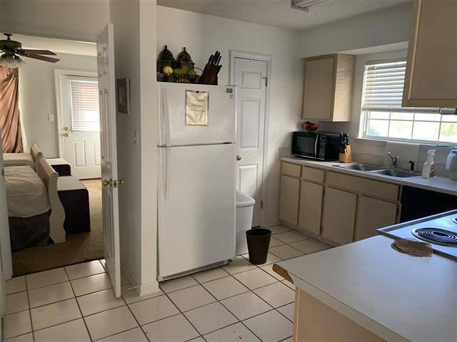 Foto del edificio - 2546 Golden Park Ln