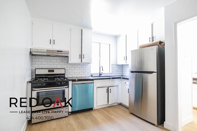 Building Photo - Incredible Dual Level Bright, Spacious, An...