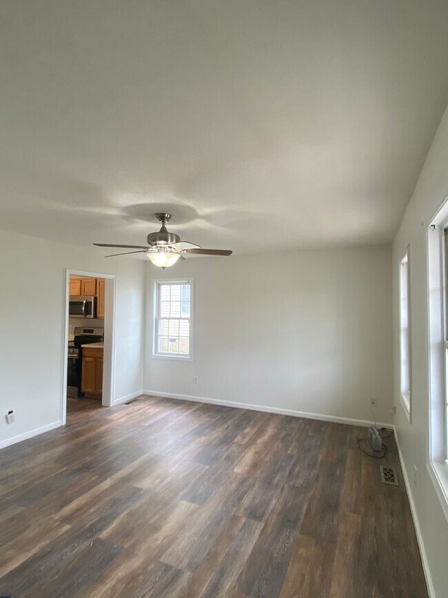 Foto del edificio - Coming Soon!!! Available March 27th!!!