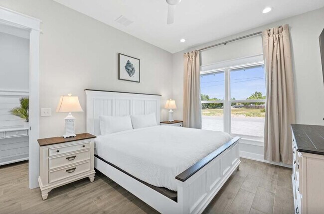 Foto del edificio - 322 E Lakeshore Dr