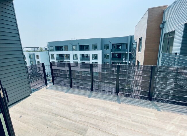 Building Photo - 3578 Rambla Pl