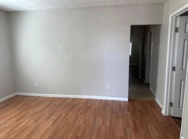 Foto del edificio - 1237 N St