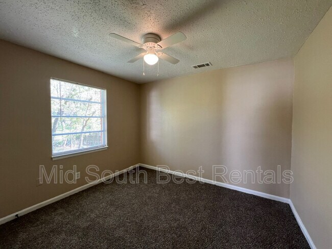 Foto del edificio - 3620 Suzanne Dr