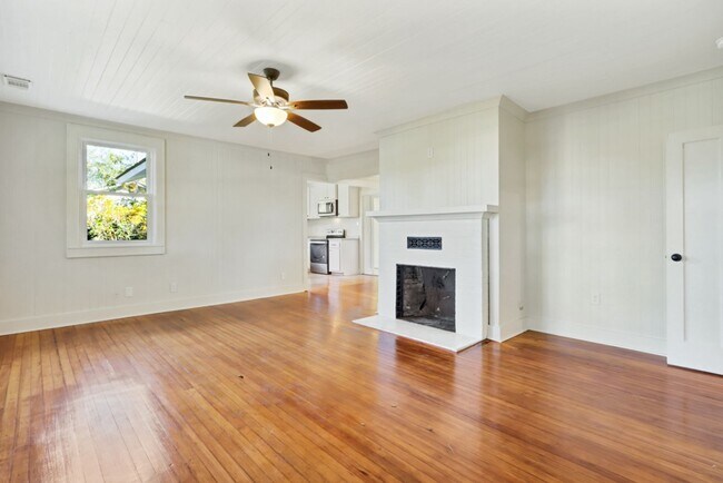 Building Photo - Great location