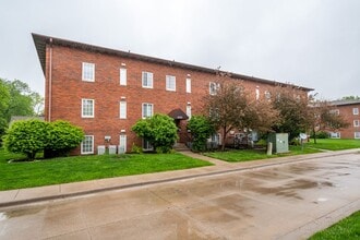 Building Photo - 401 Grandview Ct