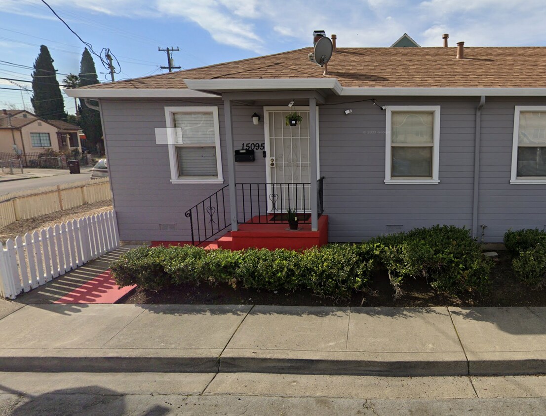 Primary Photo - 15095 Robin St