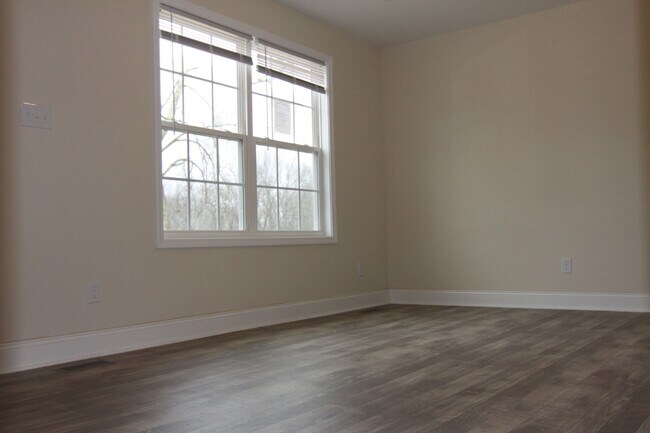 Building Photo - Beautiful Home For Rent Off Dotsonville Road!