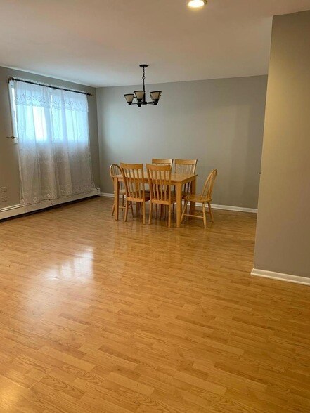 Foto del edificio - 9445 Kenton Ave