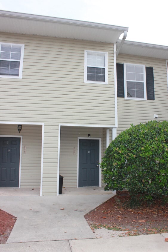 4843 NW 44th Ave, Gainesville, FL 32606 Townhome Rentals in