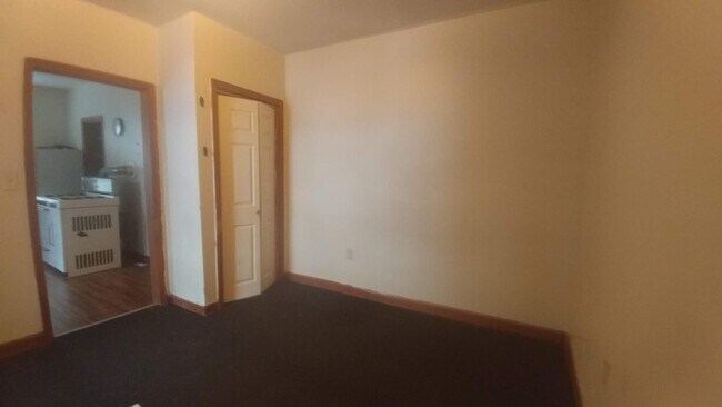 Building Photo - 247 Grove St