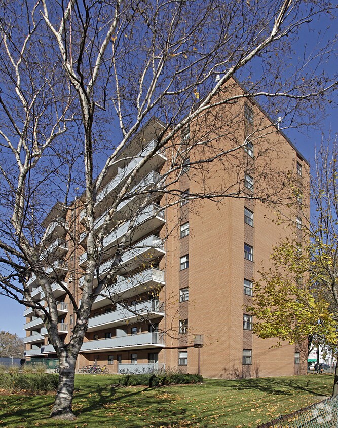 Building Photo - 1020 Shaw Dr