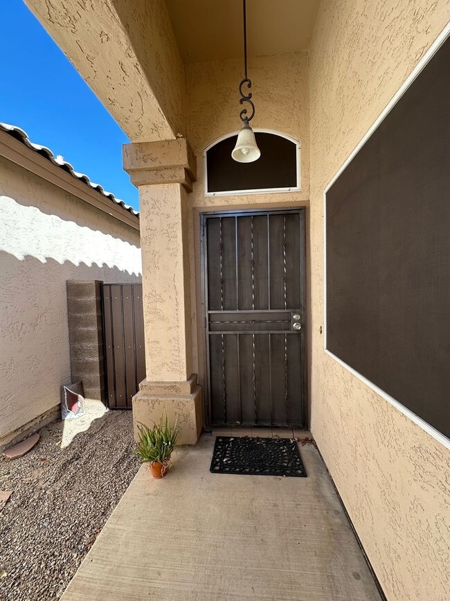 Building Photo - 3 BEDROOM HOME IN GLENDALE