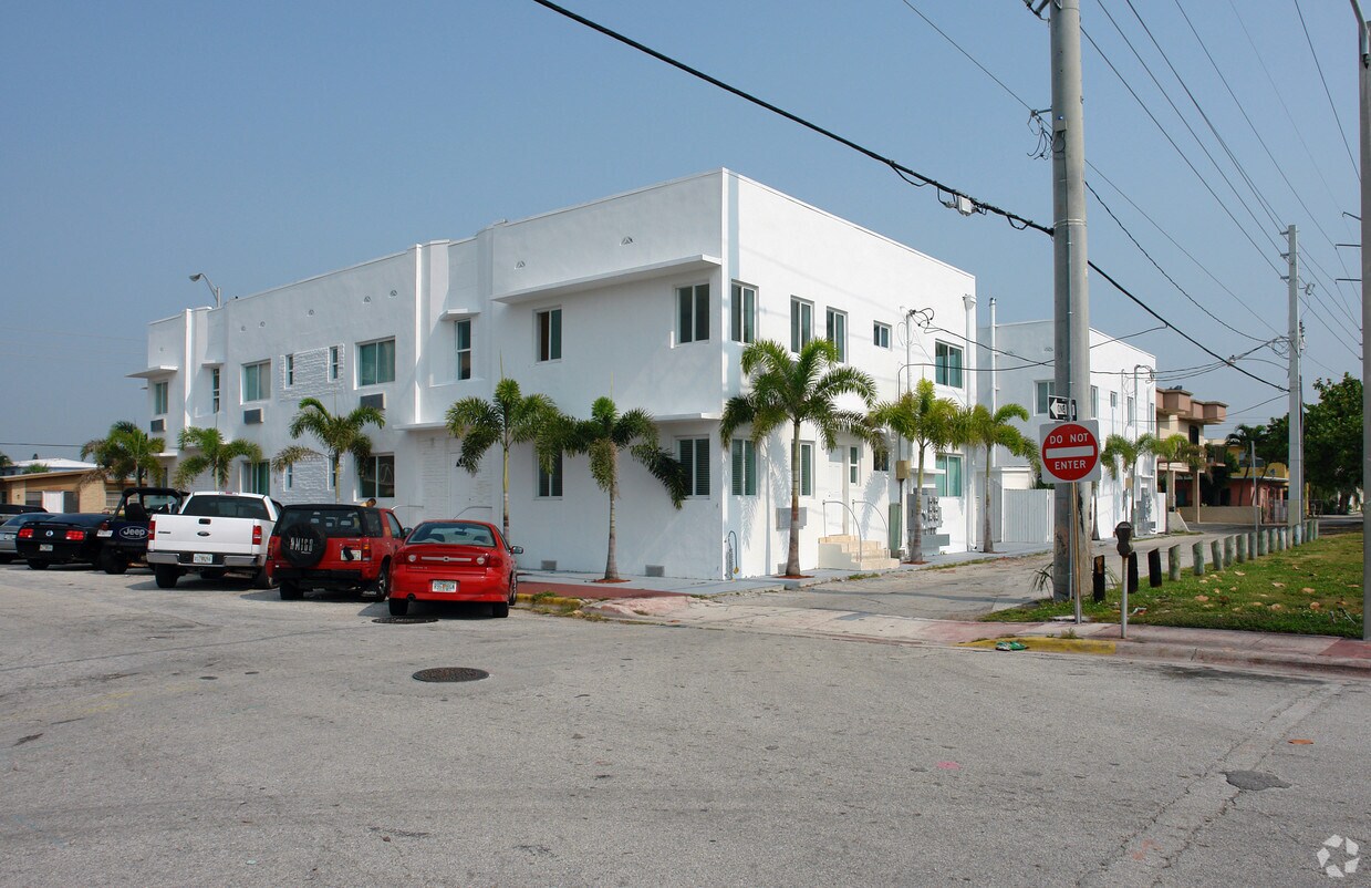 Building Photo - Lofts at Collins Condos