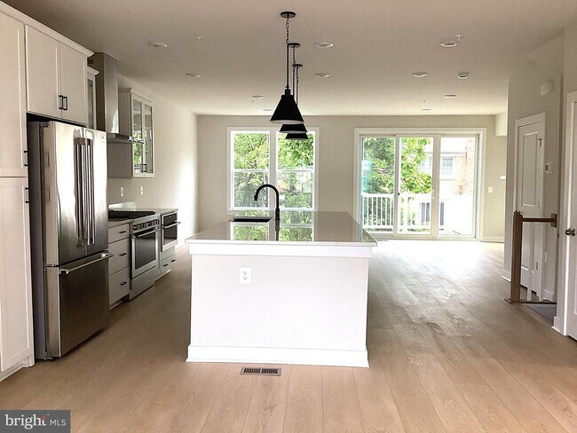 Foto del edificio - 10590 Red Oak St