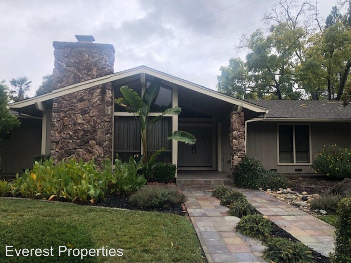 Foto principal - 4 br, 2.5 bath Apartment - 909 Raintree Place