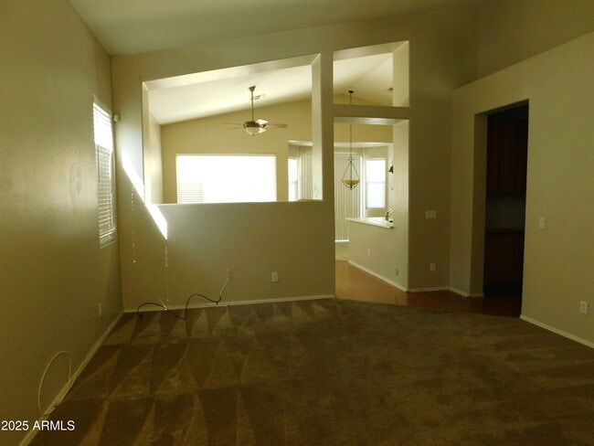 Foto del edificio - 2656 E Sherri Dr