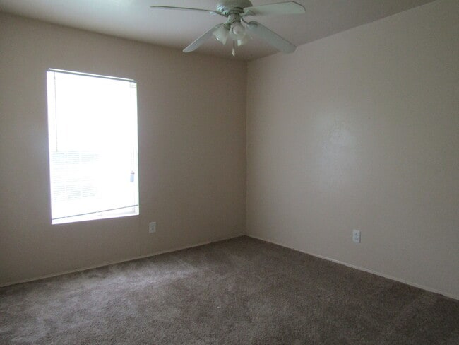 Foto del edificio - 2707 Ave G