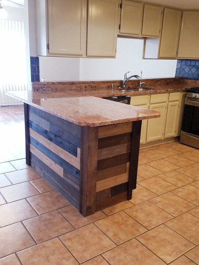 Foto del edificio - 8214 Daniel Dr