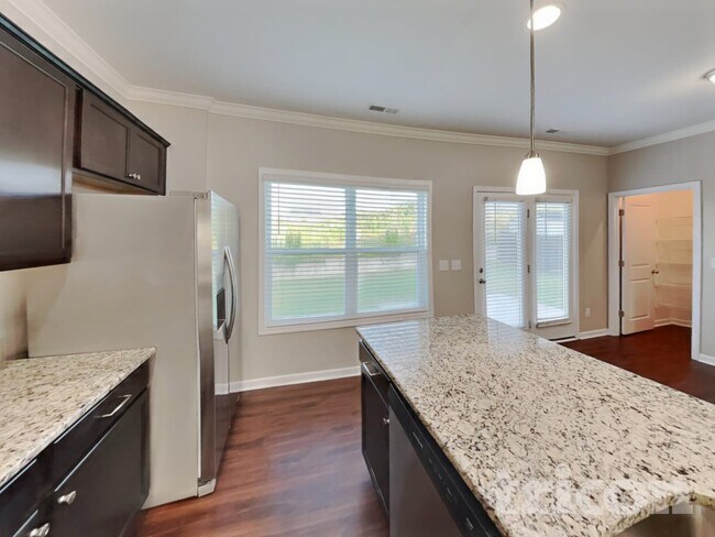 Foto del edificio - 932 Peninsula Pl