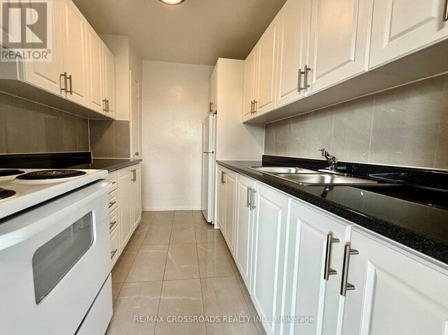 Building Photo - 363 Lakeshore Rd E