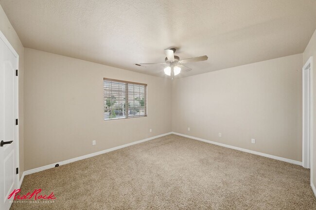 Foto del edificio - 2422 S River Rd