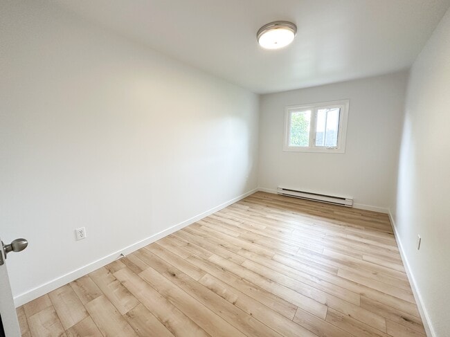 Building Photo - 355 Prince St