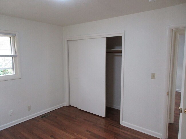 Building Photo - Three Bedroom Home in the Hills of South S...