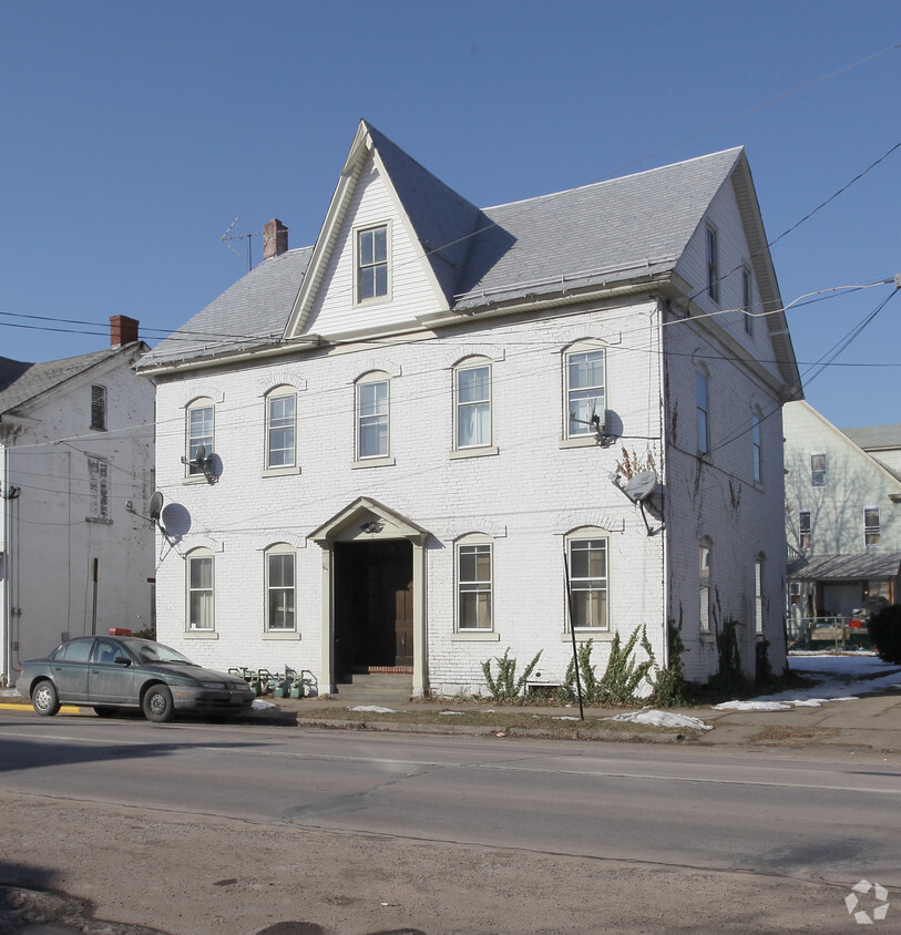 Building Photo - 215 E Front St