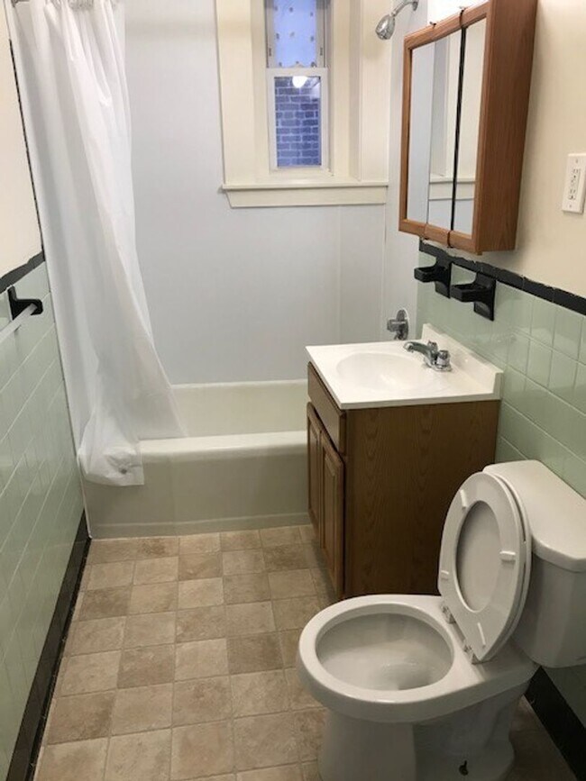 Building Photo - No Brokers Fee, No Security Deposit, Heat,...