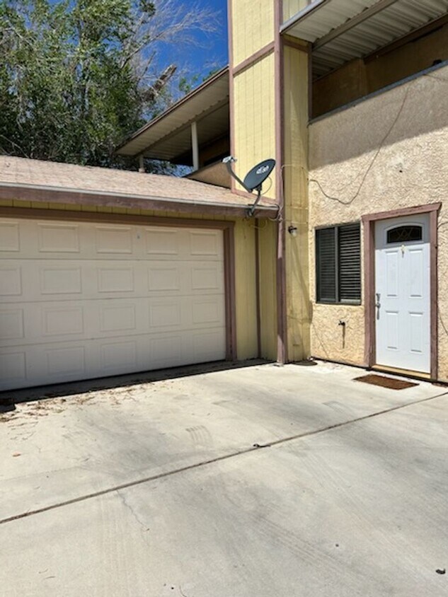 Primary Photo - 912 W Graaf Ave