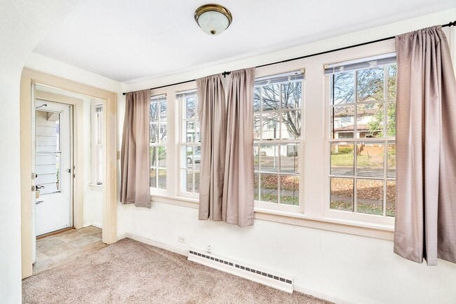 Foto del edificio - 5724 W 8th St