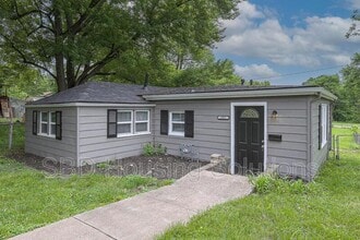 Building Photo - 805 E Albert Ave