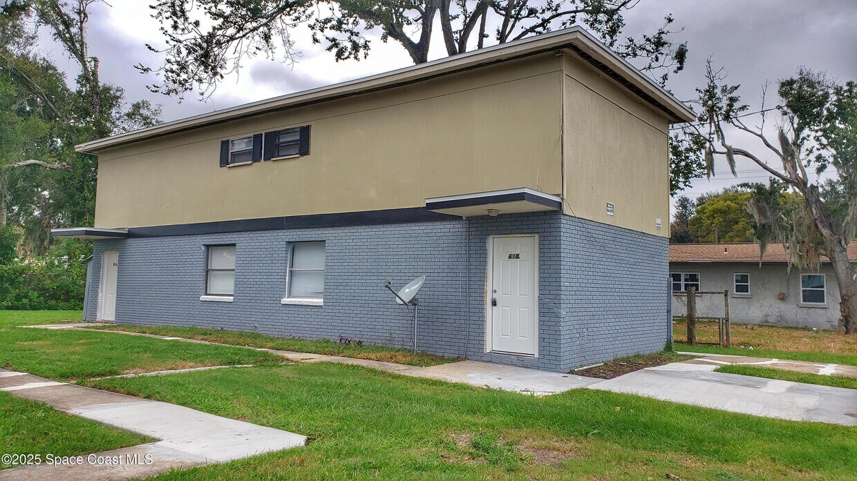 Foto principal - 618 Grannis Ave S