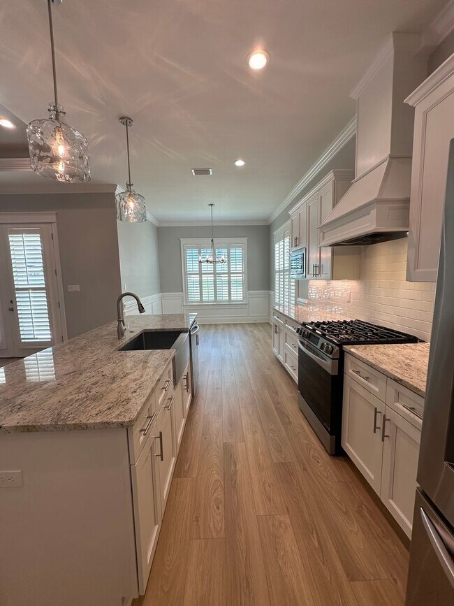 Foto del edificio - RENT IN FALLSCHASE HOA COMMUNITY, NEW CONS...