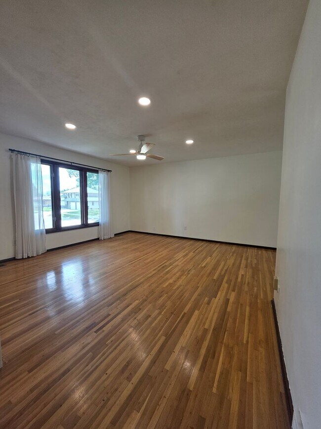 Foto del edificio - Spacious Three Bedroom in Millard!