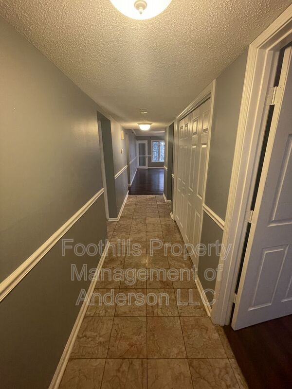 Building Photo - 302 Northlake Dr
