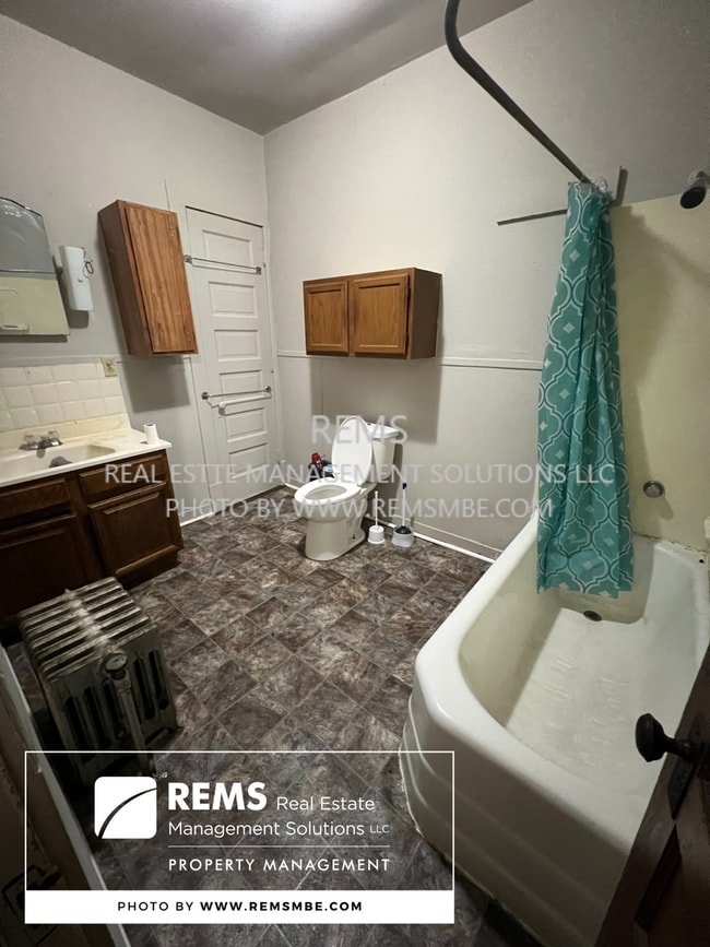 Building Photo - 420 N Pine St