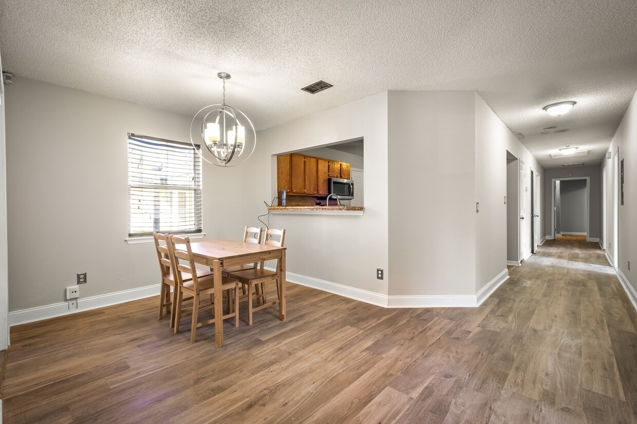 Foto principal - 3417 Kingston St