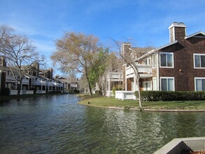 Building Photo - 117 Bayside Ct