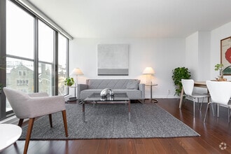 Building Photo - 33 Lombard St
