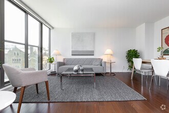 Building Photo - 33 Lombard St