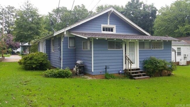 Building Photo - 318 N Spruce St