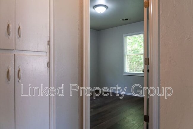 Building Photo - 1321 NE 39th St
