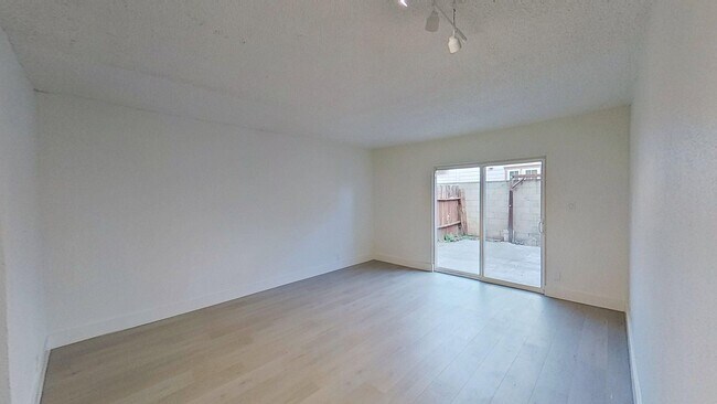 Foto del interior - 437-443 W Valencia Dr