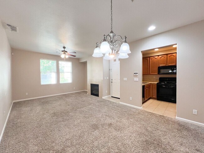 Building Photo - 3 Bed, 2½ Bath Condo in Elk Grove
