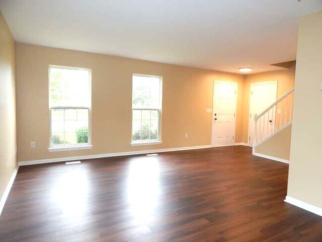Building Photo - 2054 Trafalgar Ct