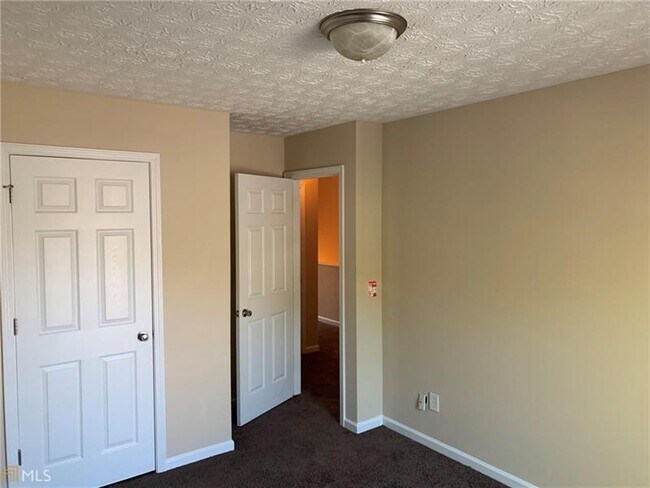Building Photo - 5626 Union Pointe Dr